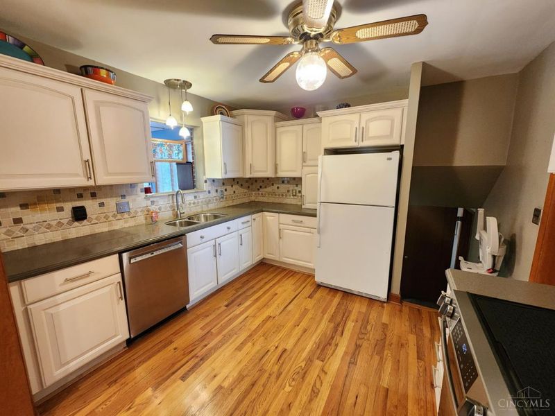 5619 Woodhaven Drive, Green Township, OH 45248 Photo 7