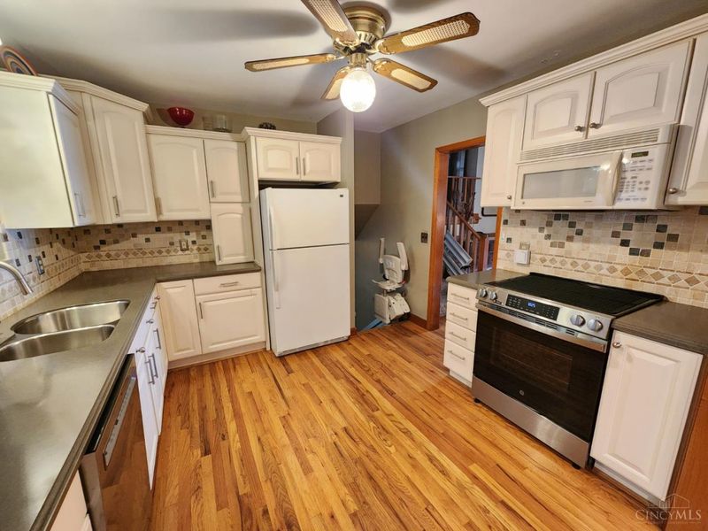 5619 Woodhaven Drive, Green Township, OH 45248 Photo 8