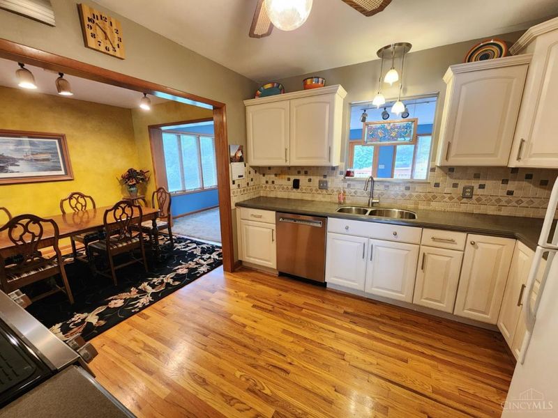 5619 Woodhaven Drive, Green Township, OH 45248 Photo 9