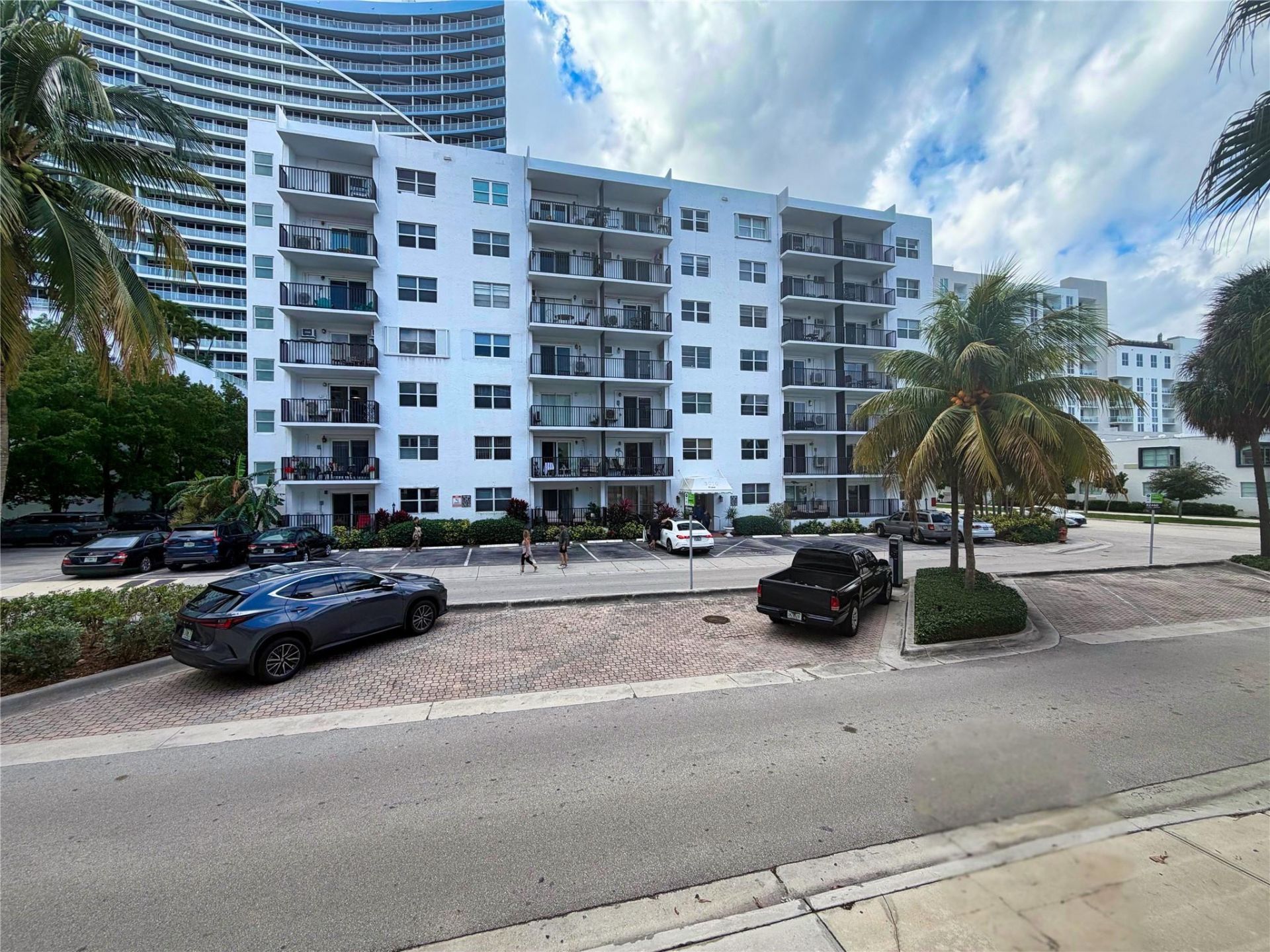 3000 Riomar Street, Unit 406, Fort Lauderdale, FL 33304 Photo