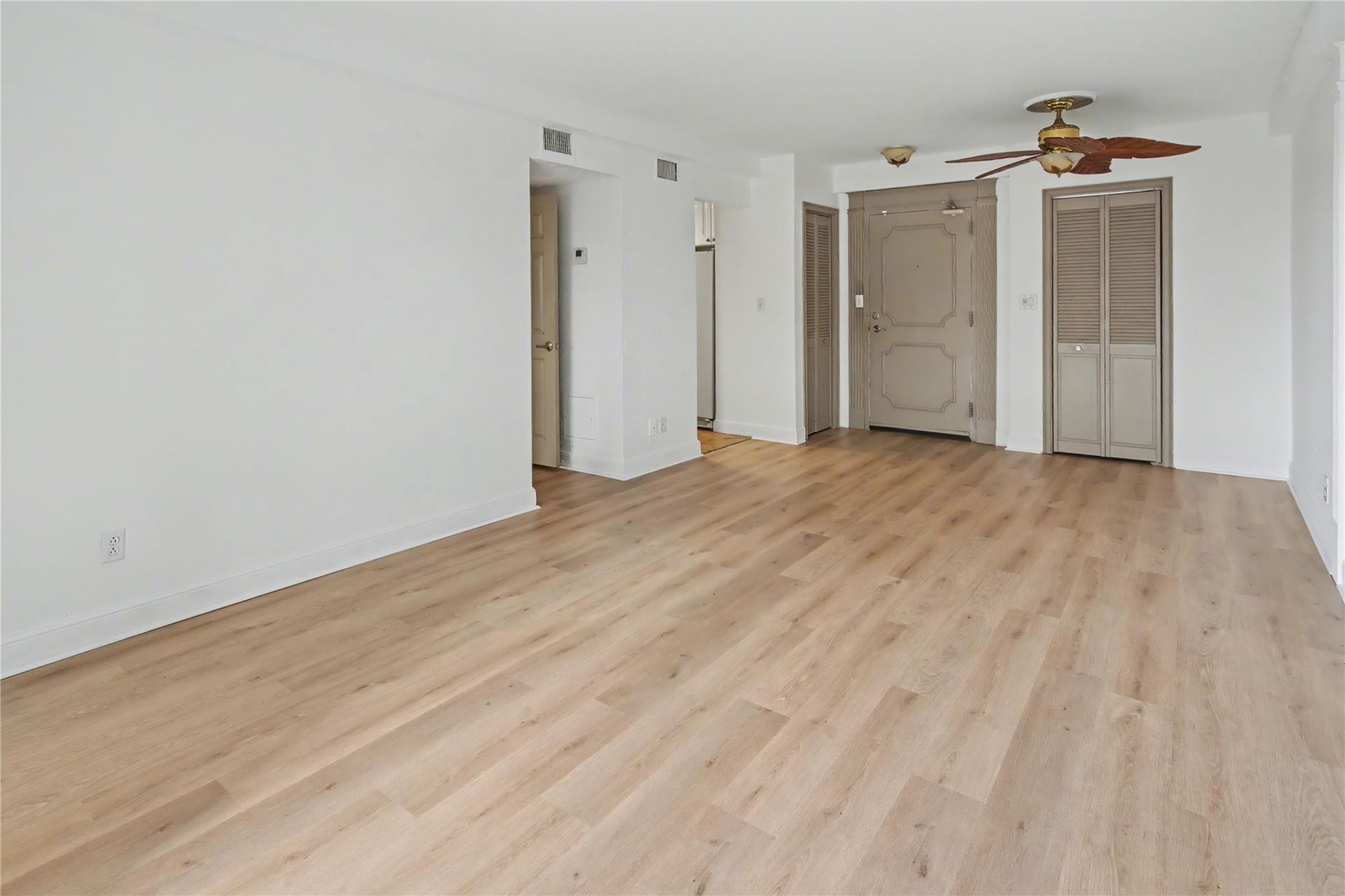 3000 Riomar Street, Unit 406, Fort Lauderdale, FL 33304 Photo