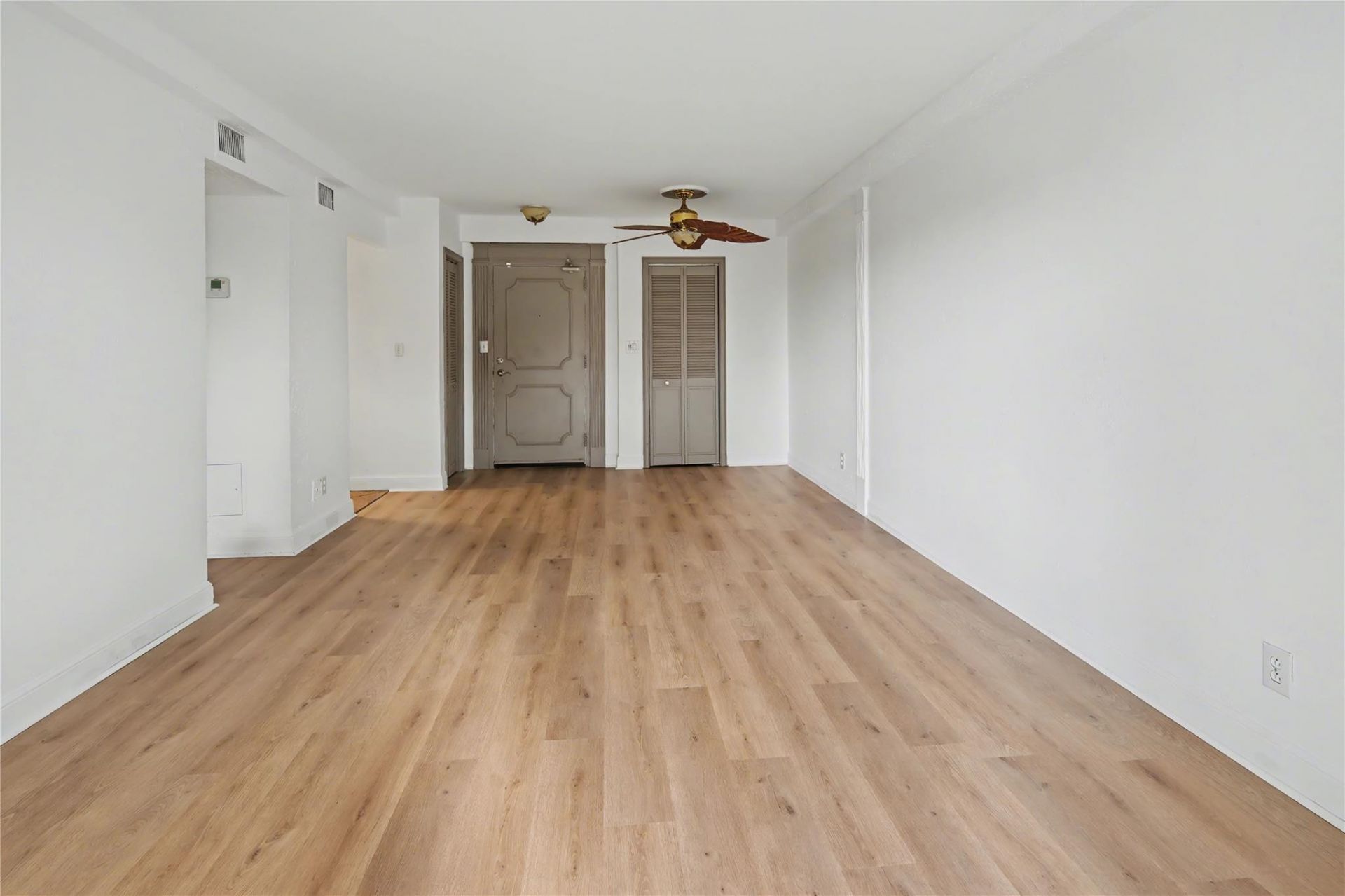 3000 Riomar Street, Unit 406, Fort Lauderdale, FL 33304 Photo