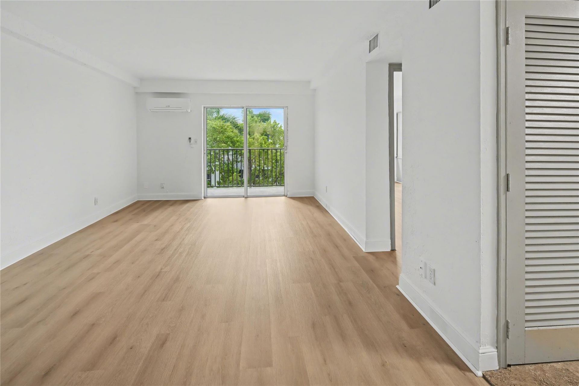 3000 Riomar Street, Unit 406, Fort Lauderdale, FL 33304 Photo