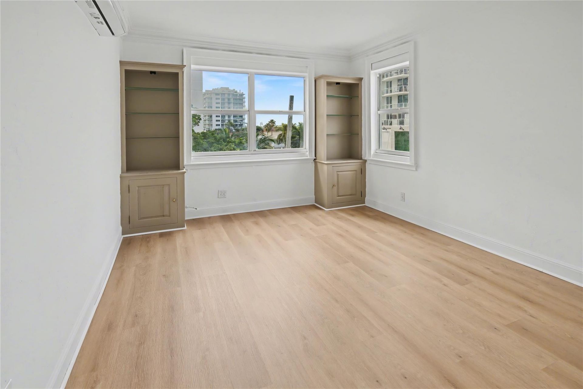 3000 Riomar Street, Unit 406, Fort Lauderdale, FL 33304 Photo