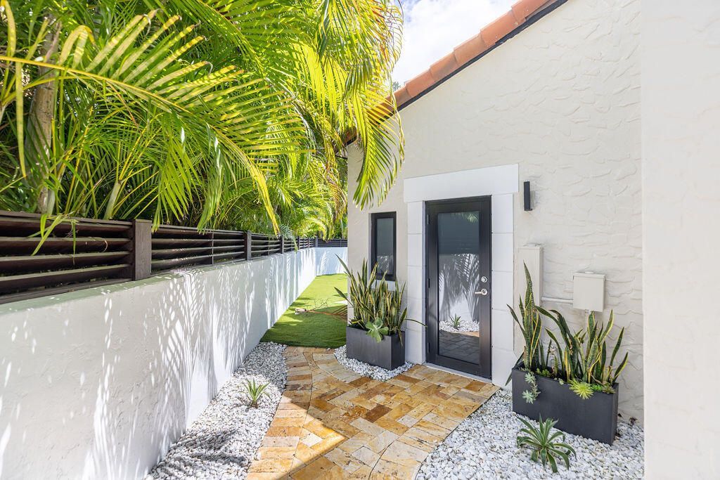 290 NW 6th Street, Boca Raton, FL 33432 Photo