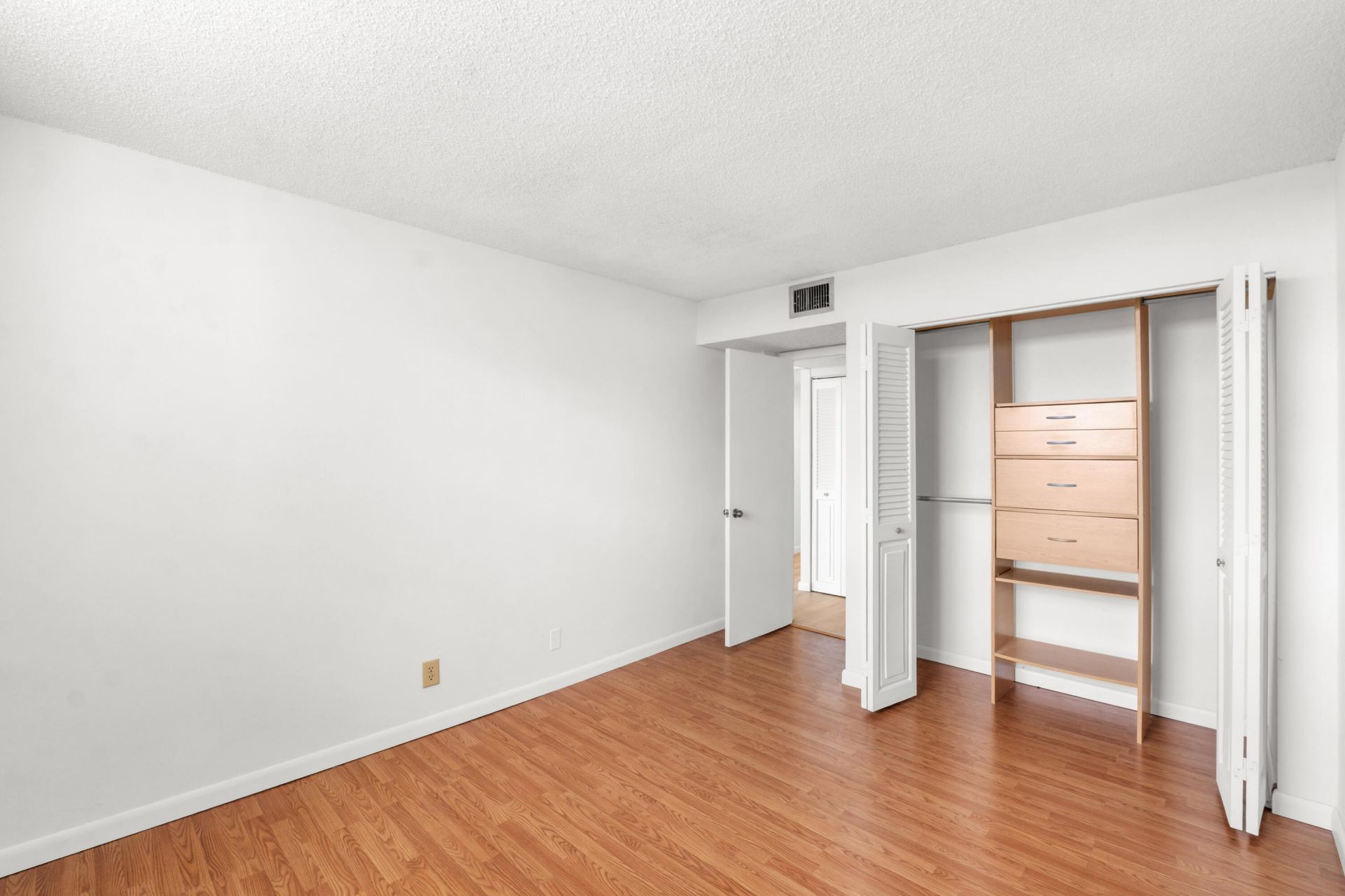 6190 Woodlands Boulevard, Unit 513, Tamarac, FL 33319 Photo
