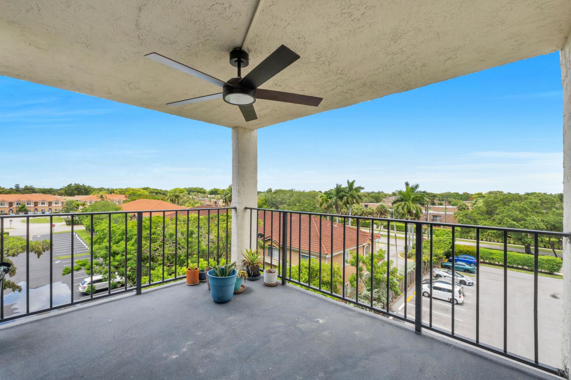 6190 Woodlands Boulevard, Unit 513, Tamarac, FL 33319 Photo
