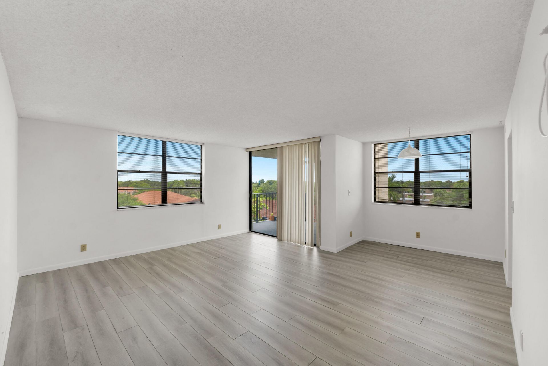 6190 Woodlands Boulevard, Unit 513, Tamarac, FL 33319 Photo