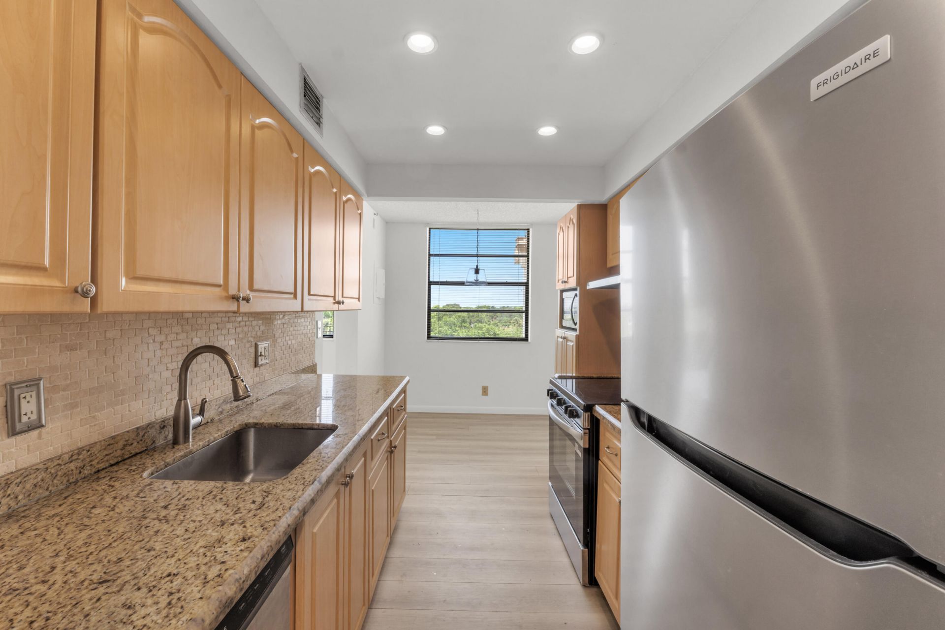 6190 Woodlands Boulevard, Unit 513, Tamarac, FL 33319 Photo
