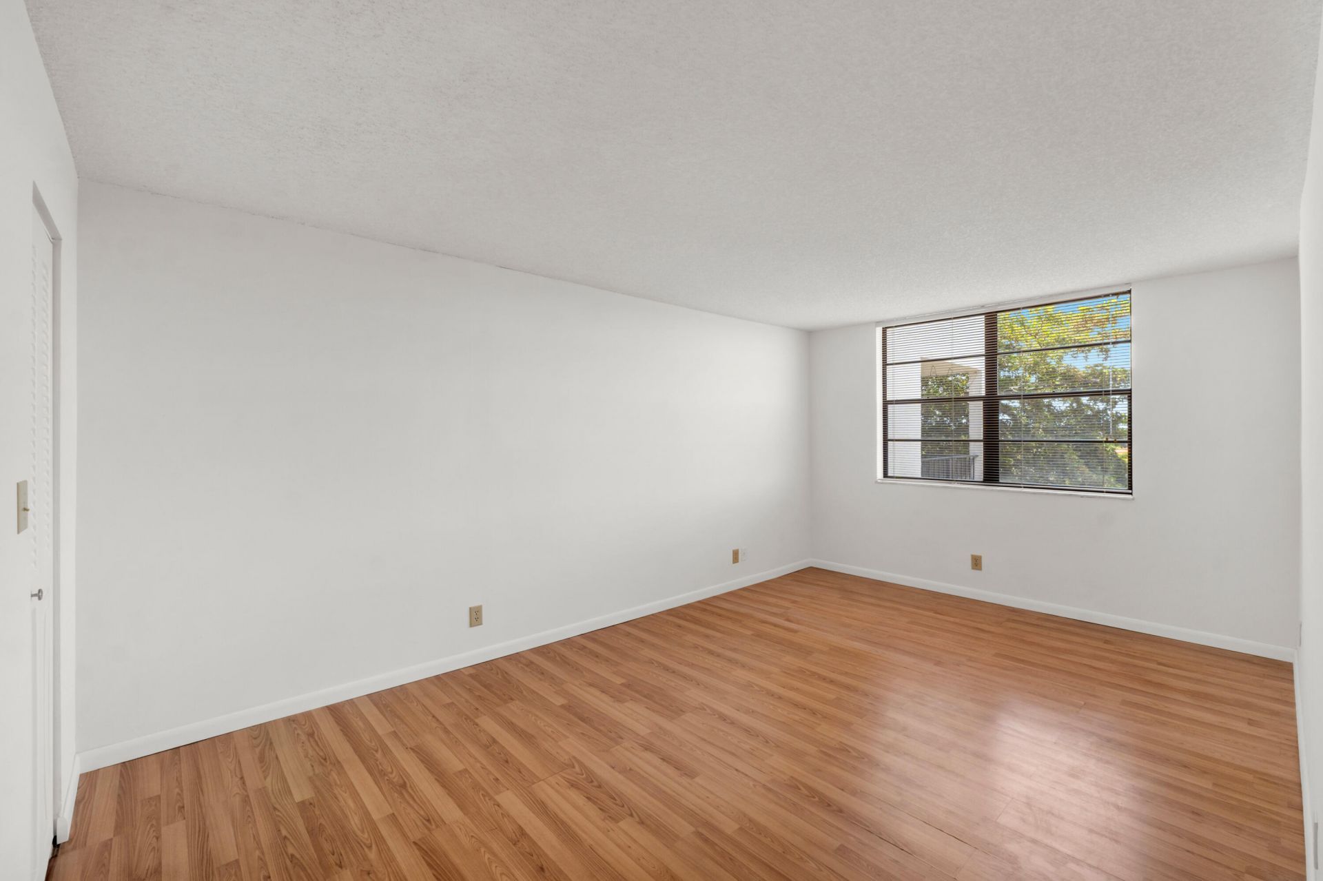 6190 Woodlands Boulevard, Unit 513, Tamarac, FL 33319 Photo