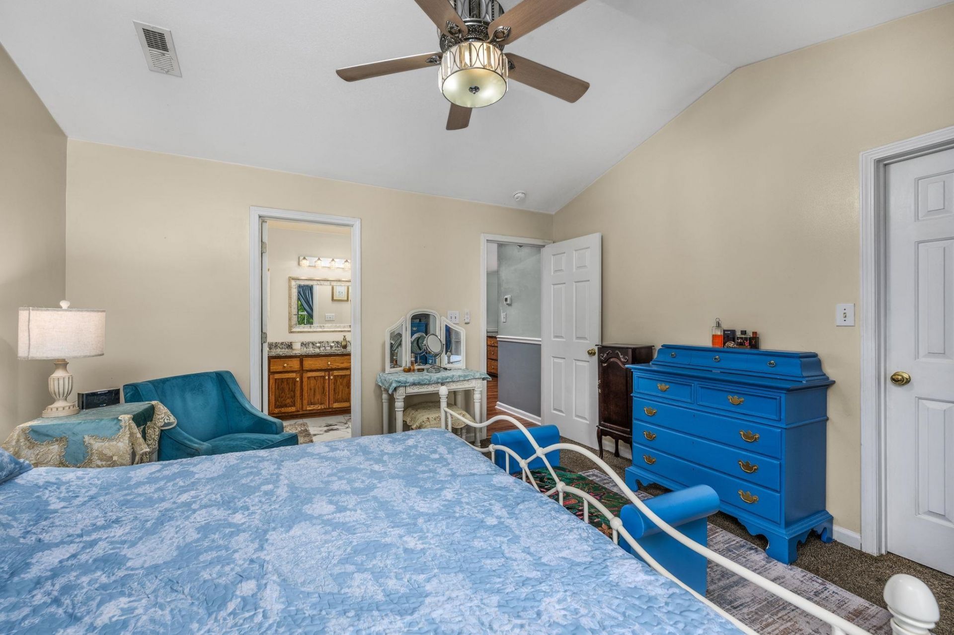 1001 Chateau Dr. Photo 10