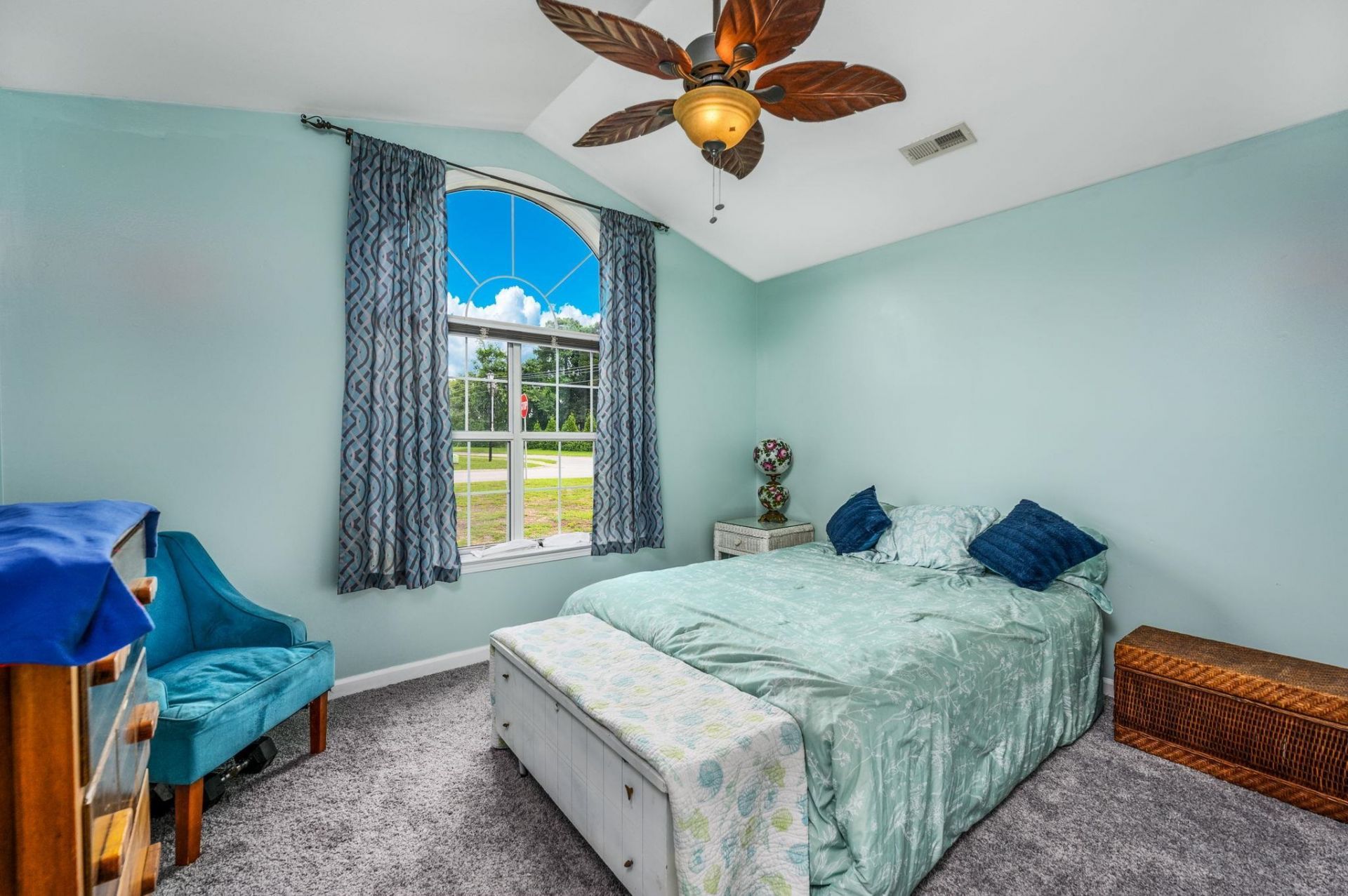 1001 Chateau Dr. Photo 12