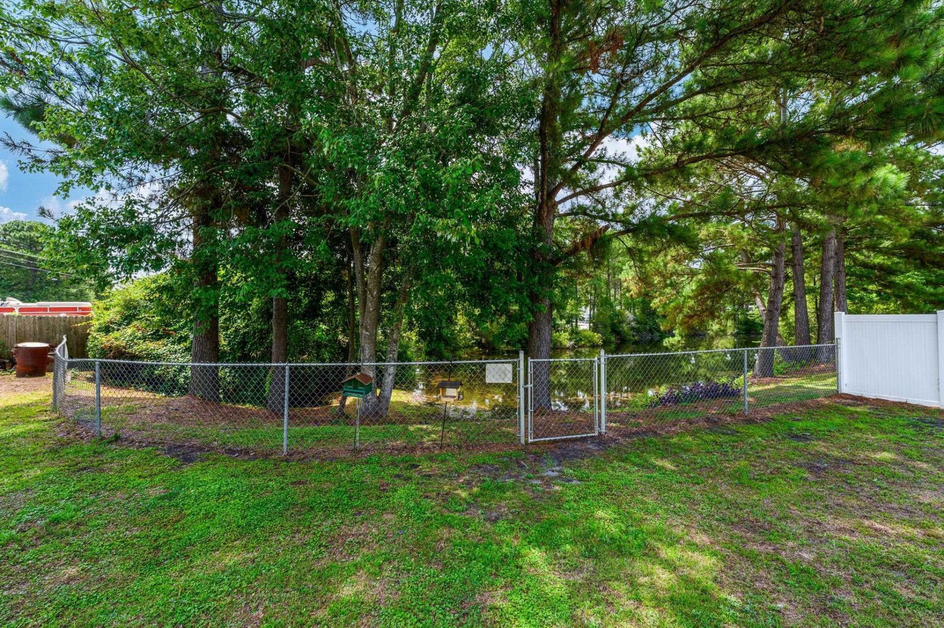 1001 Chateau Dr. Photo 19