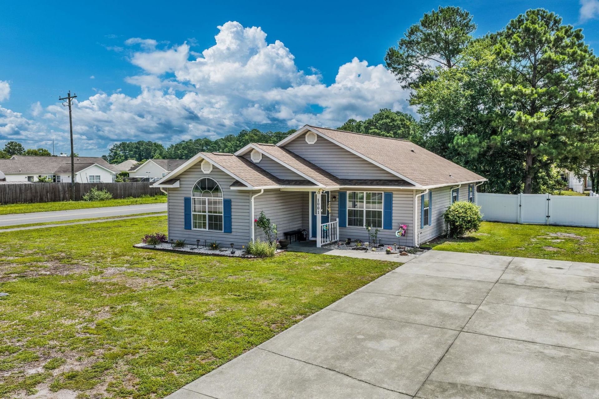 1001 Chateau Dr. Photo 29