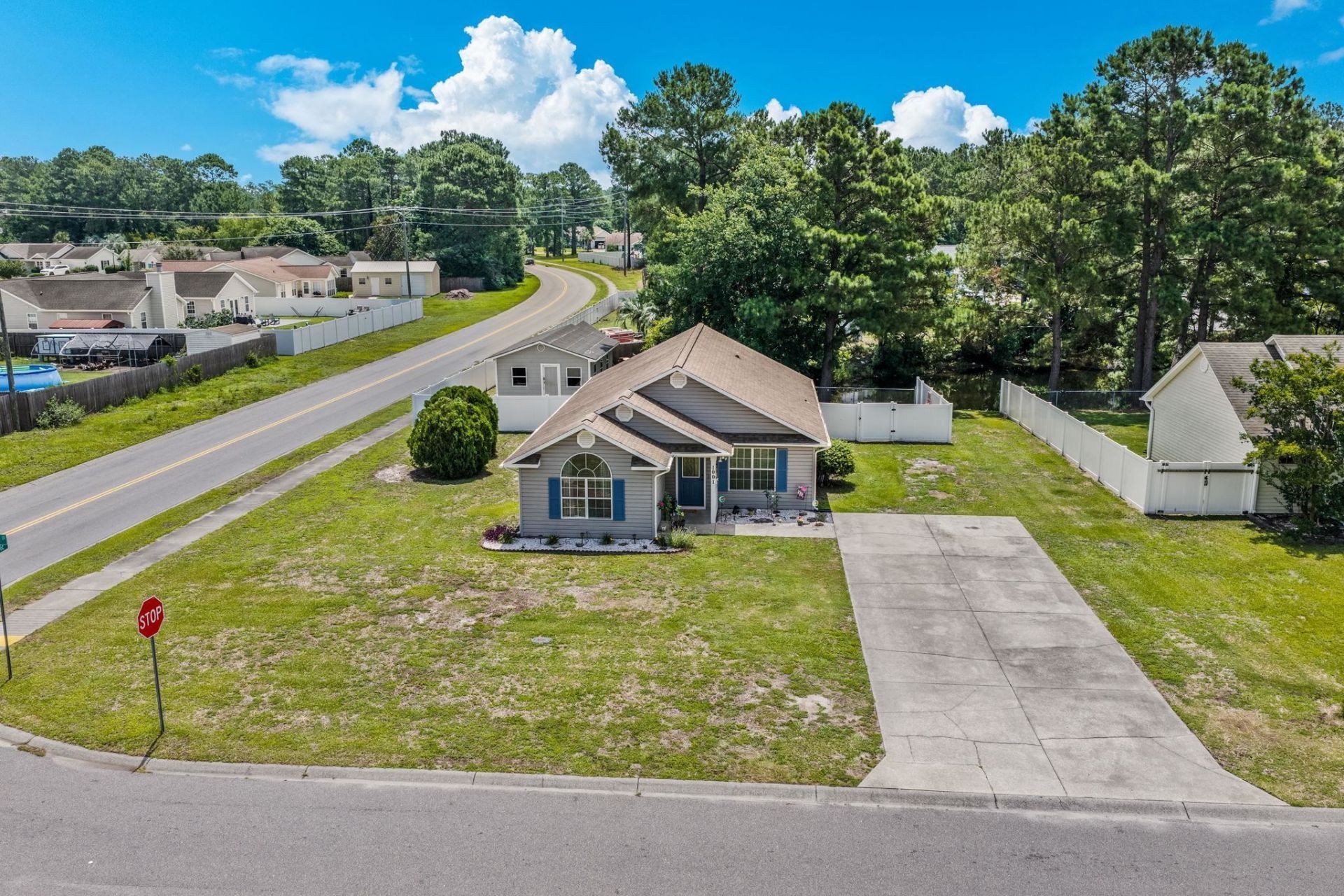 1001 Chateau Dr. Photo 31