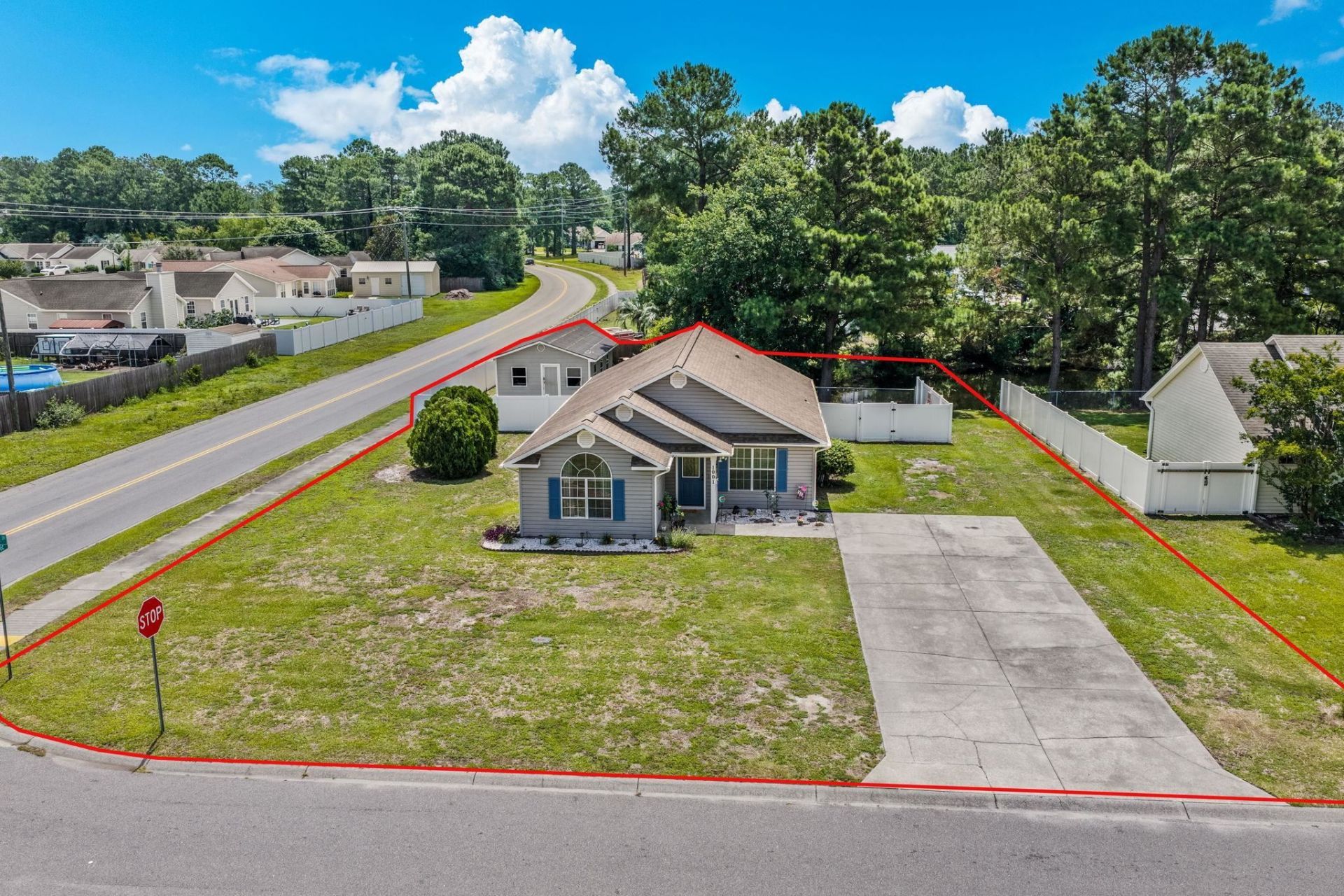 1001 Chateau Dr. Photo 32