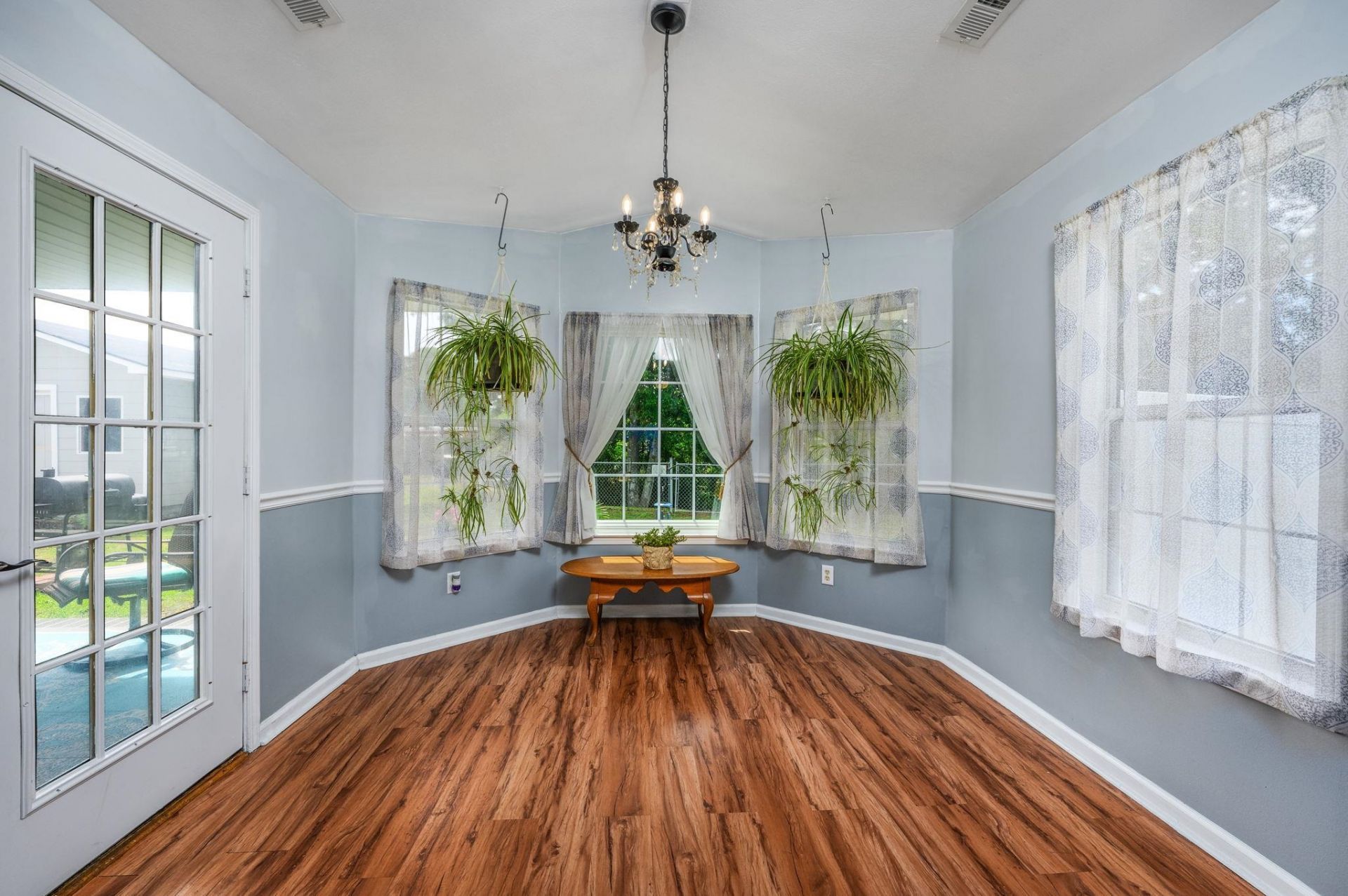 1001 Chateau Dr. Photo 6