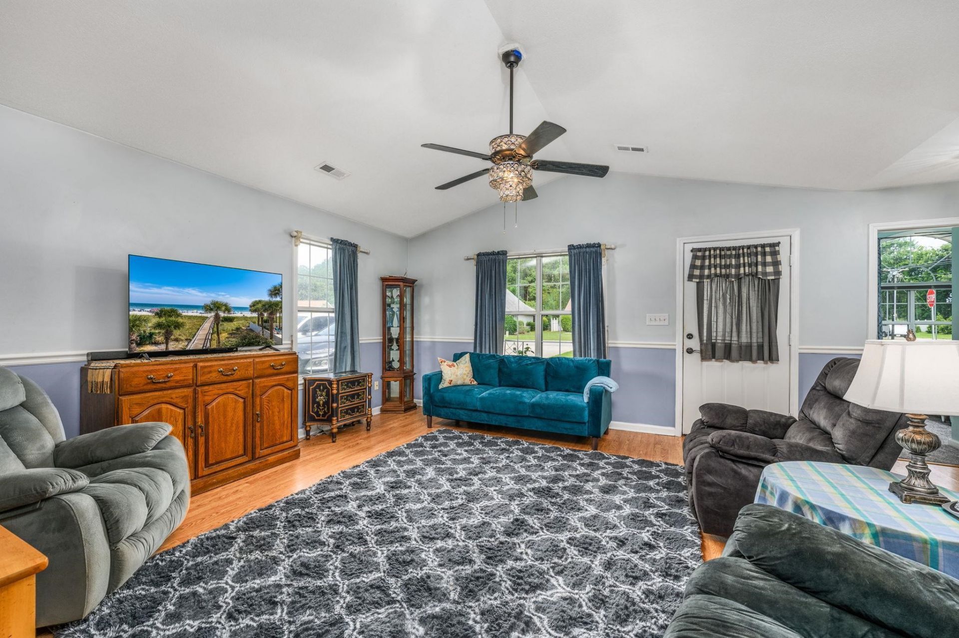 1001 Chateau Dr. Photo 8
