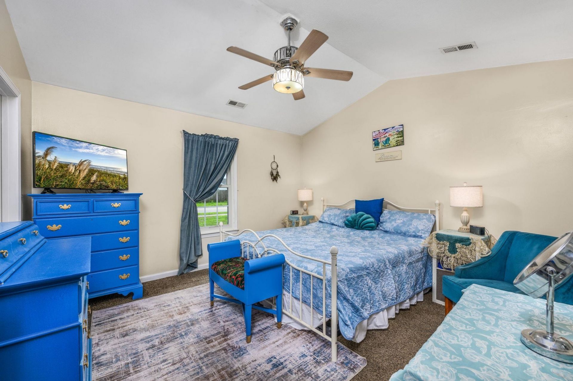 1001 Chateau Dr. Photo 9