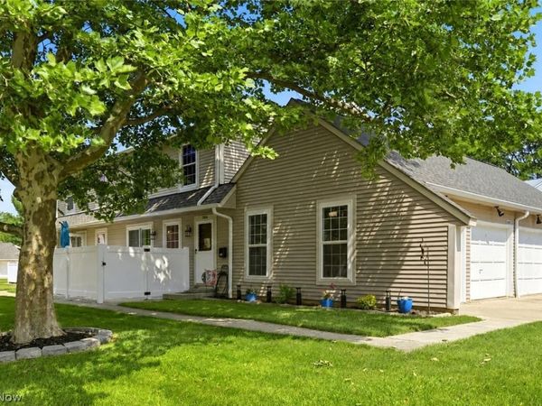 20468 Williamsburg Court , Unit 208C, Middleburg Heights, OH 44130