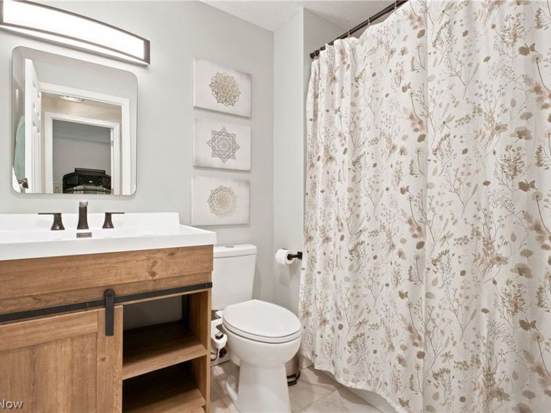 20468 Williamsburg Court, Unit 208C, Middleburg Heights, OH 44130 Photo 17