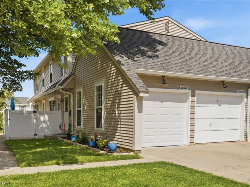 20468 Williamsburg Court, Unit 208C, Middleburg Heights, OH 44130 Photo 2