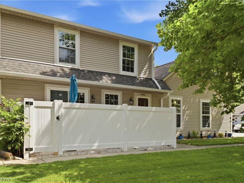 20468 Williamsburg Court, Unit 208C, Middleburg Heights, OH 44130 Photo 3