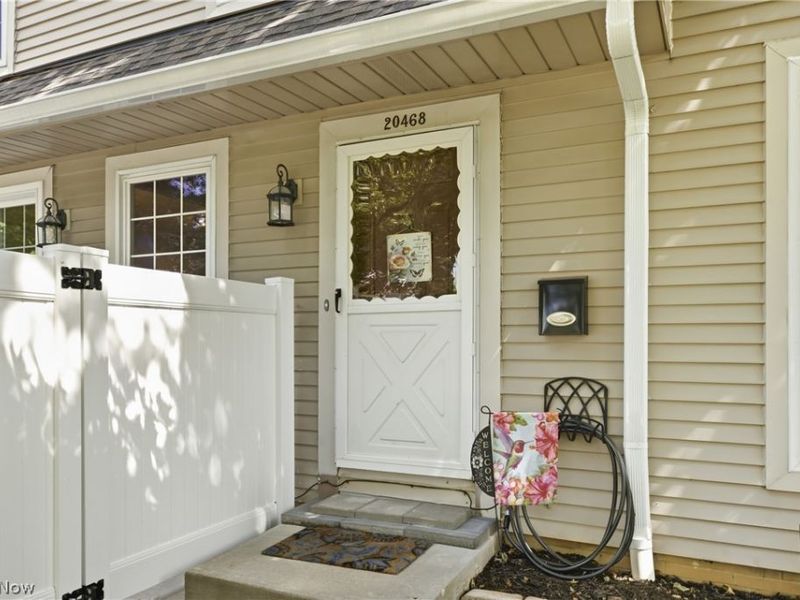 20468 Williamsburg Court, Unit 208C, Middleburg Heights, OH 44130 Photo 4