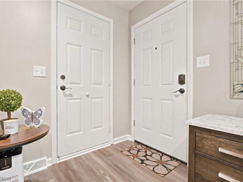 20468 Williamsburg Court, Unit 208C, Middleburg Heights, OH 44130 Photo 5