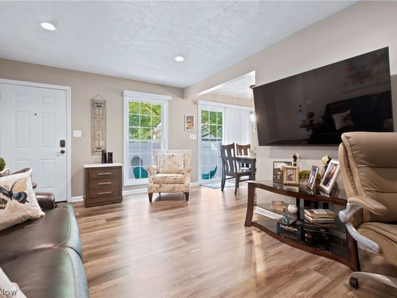 20468 Williamsburg Court, Unit 208C, Middleburg Heights, OH 44130 Photo 8