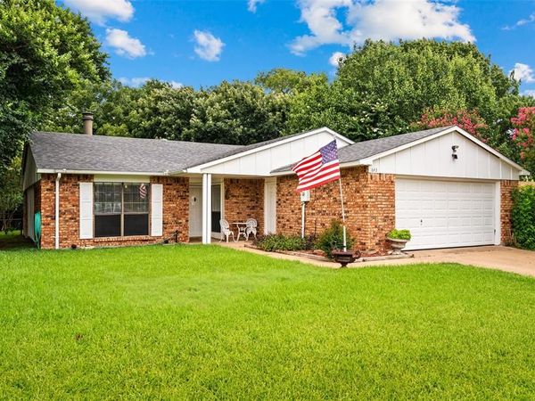 643 Randa Lane, DeSoto, TX 75115