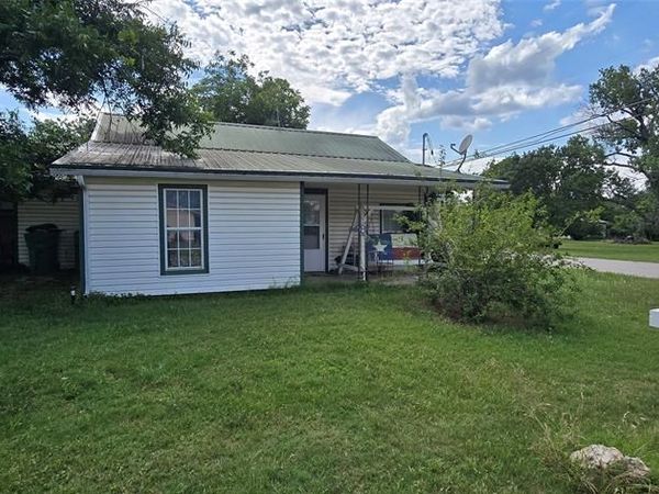 331 N 5th Street , Jacksboro, TX 76458