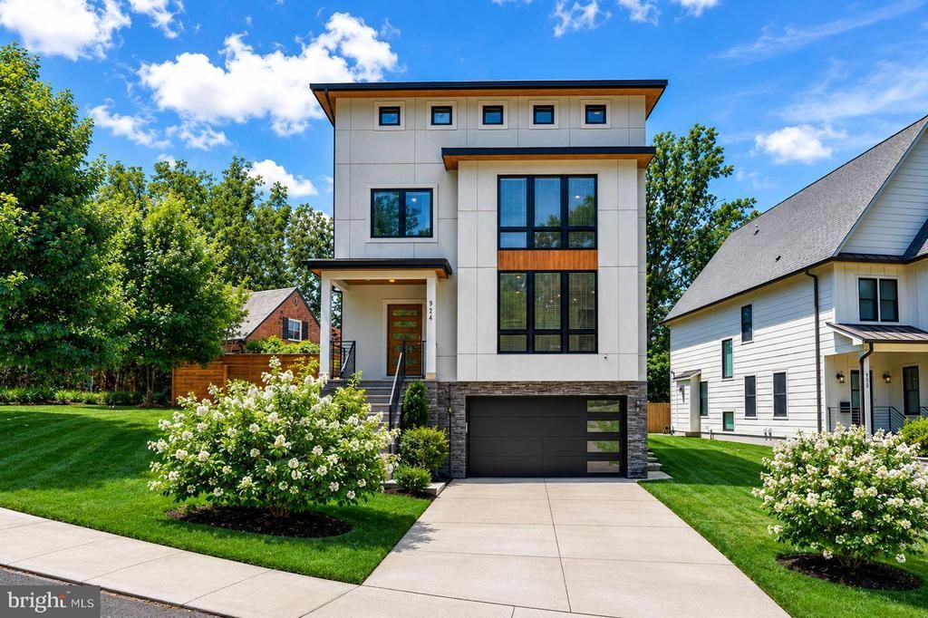 924 28TH STREET S, ARLINGTON, VA 22202