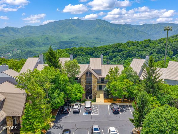 1130 Ski View Drive, Gatlinburg, TN 37738