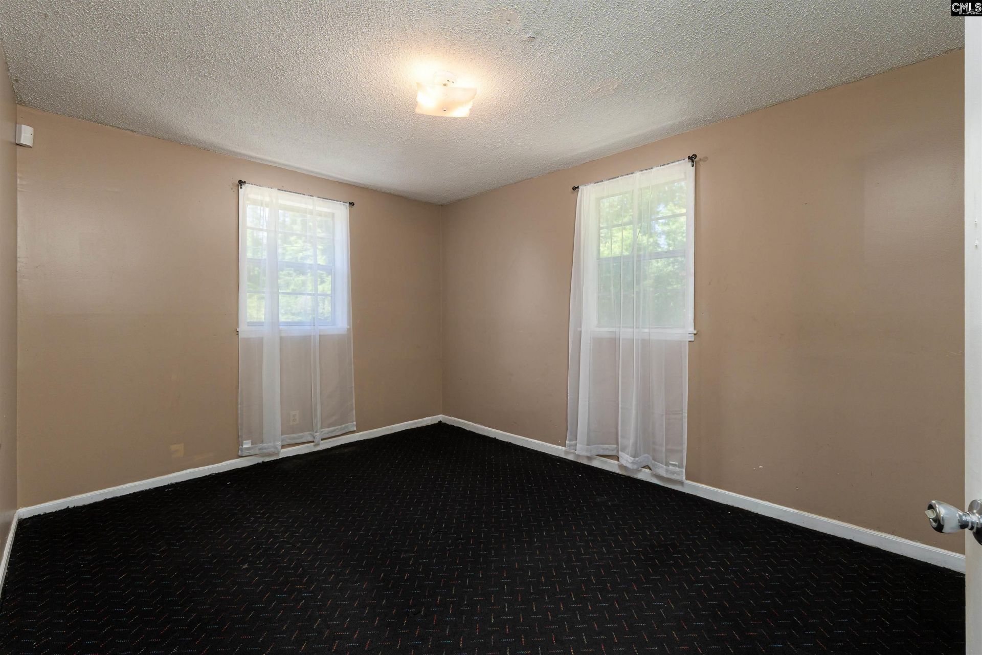 862 Stebondale Road Photo 9