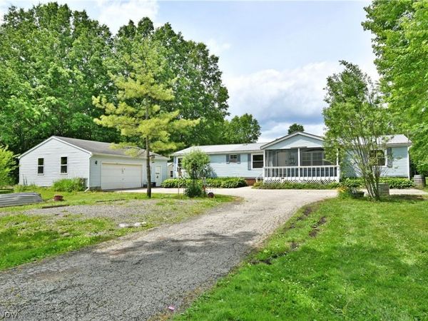 826 Bristol Champion Townline Road NE, Bristolville, OH 44402