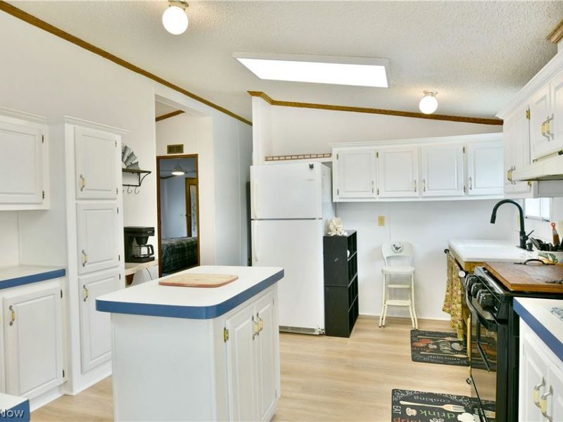 826 Bristol Champion Townline Road NE, Bristolville, OH 44402 Photo 13