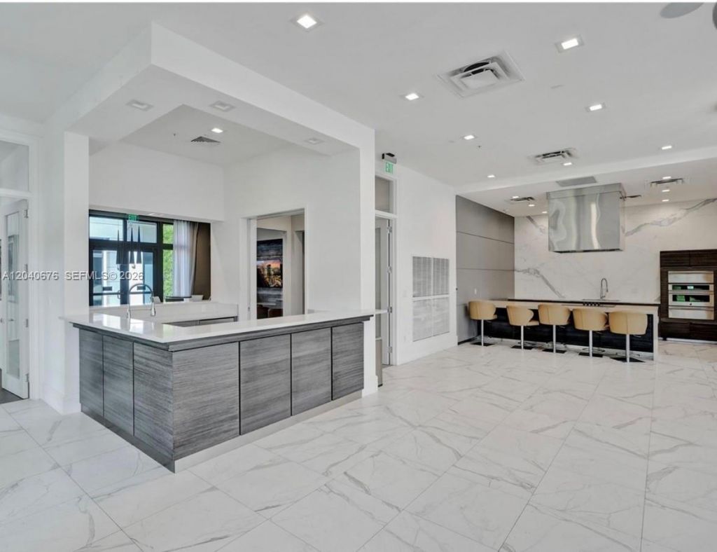 8001 NW 41st St, Unit F-113, Doral, FL 33166 Photo