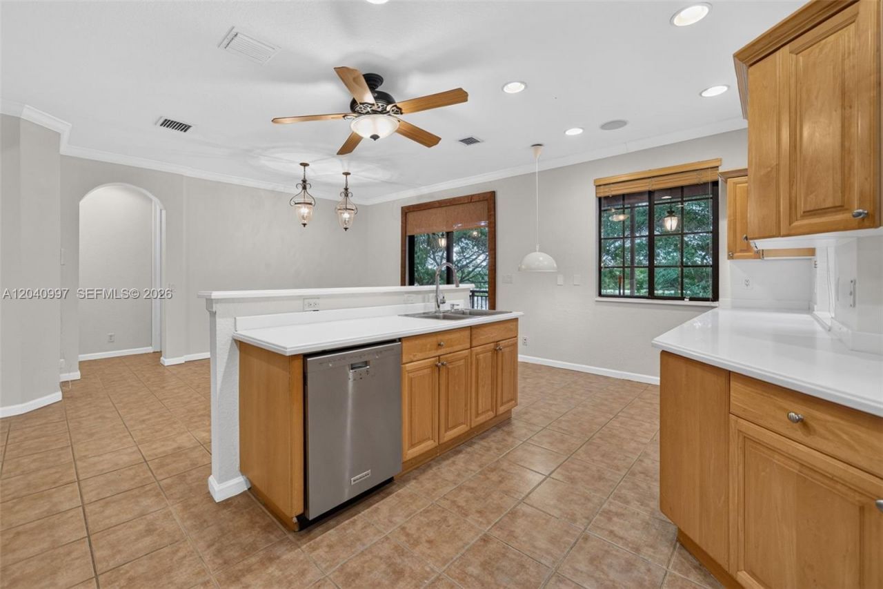 2767 Kinsington Cir, Unit 8-4, Weston, FL 33332 Photo
