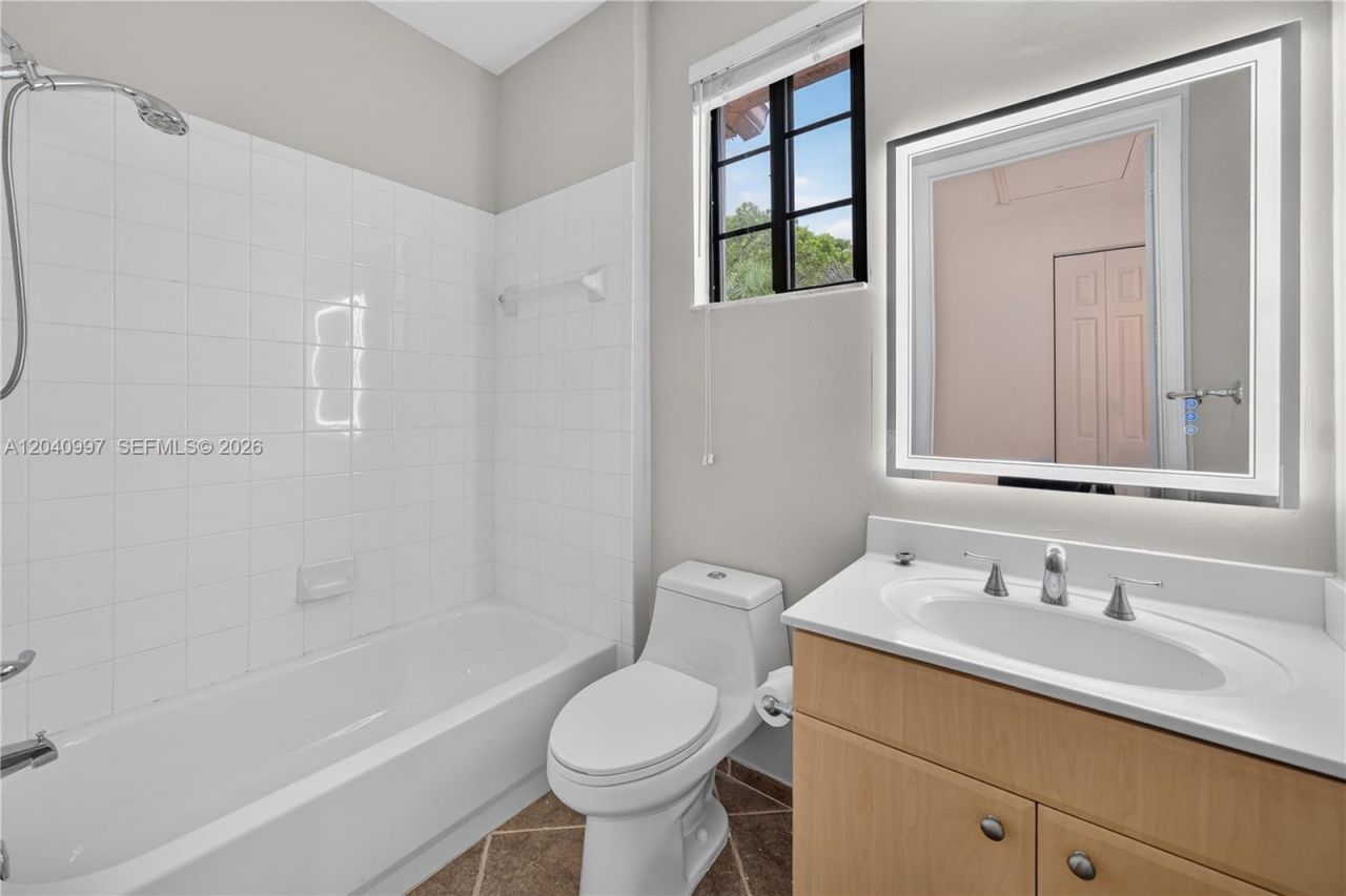 2767 Kinsington Cir, Unit 8-4, Weston, FL 33332 Photo