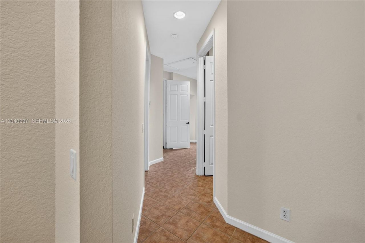 2767 Kinsington Cir, Unit 8-4, Weston, FL 33332 Photo