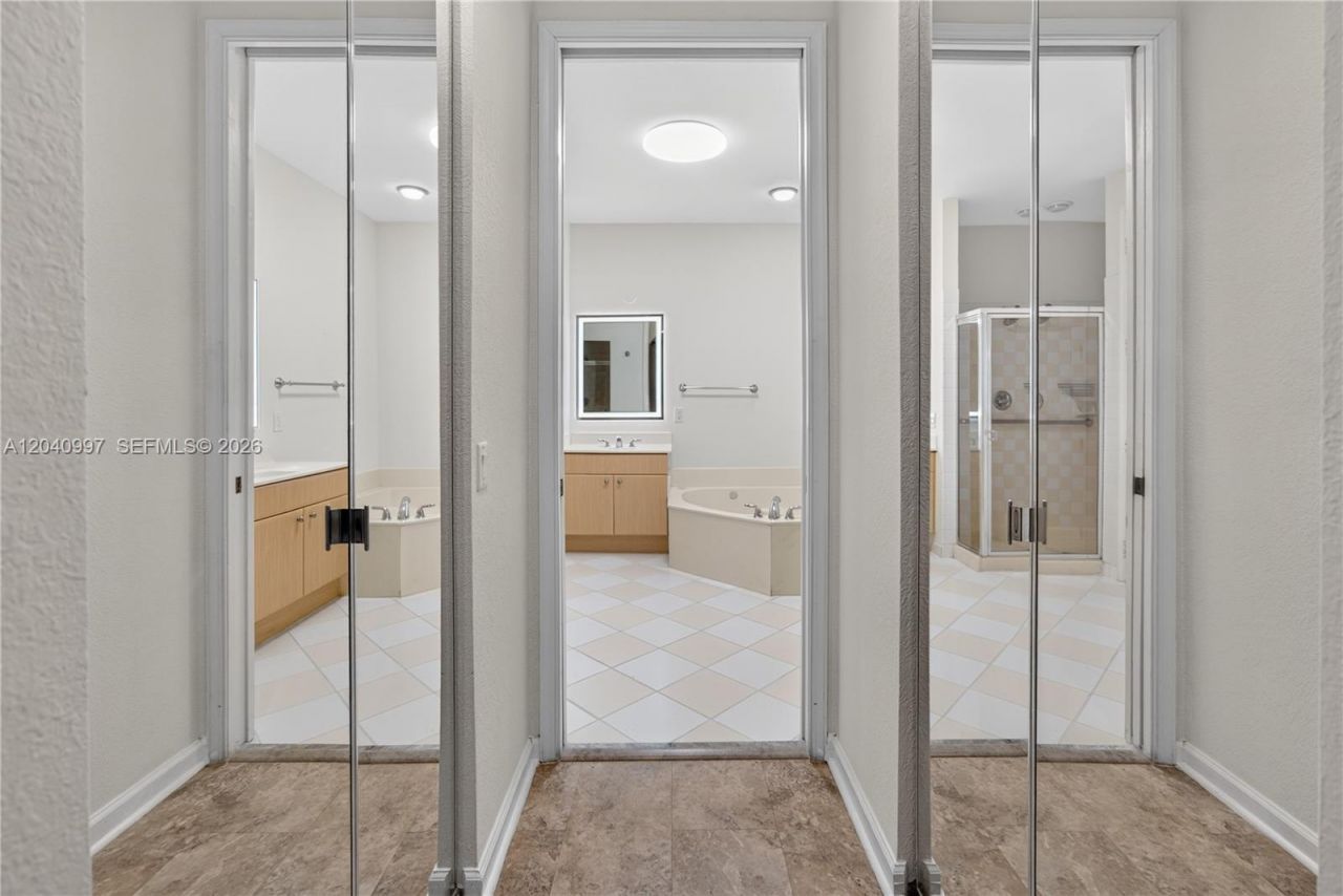 2767 Kinsington Cir, Unit 8-4, Weston, FL 33332 Photo