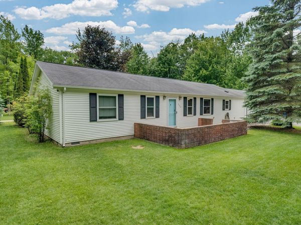 302 Redwine Drive, Houghton Lake, MI 48629
