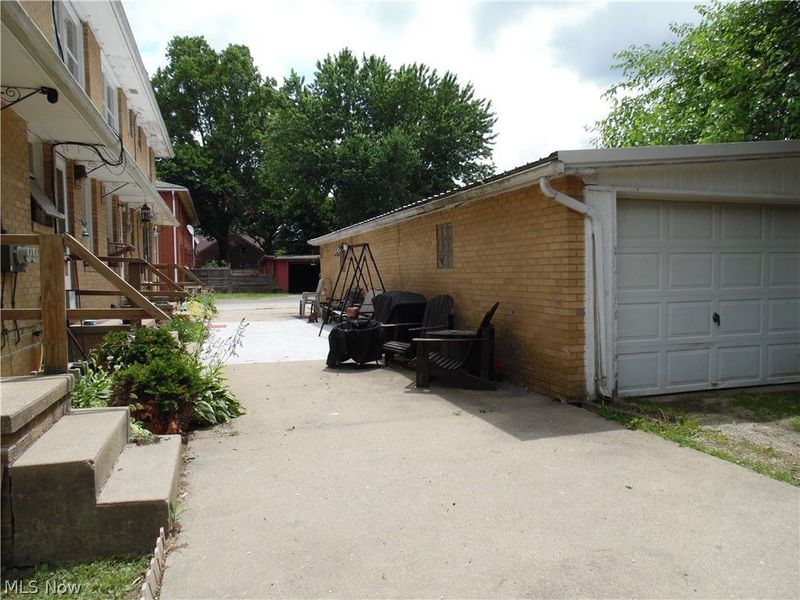210 Clara Court, Louisville, OH 44641 Photo 2