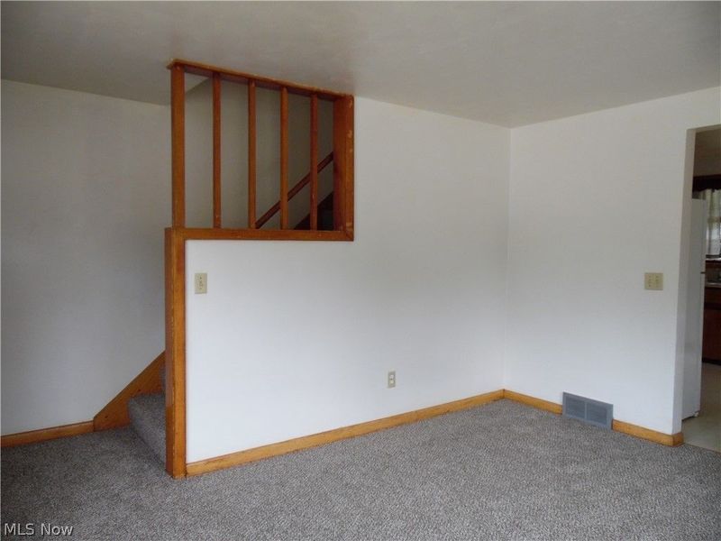 210 Clara Court, Louisville, OH 44641 Photo 8