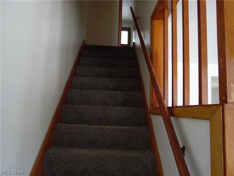 210 Clara Court, Louisville, OH 44641 Photo 9