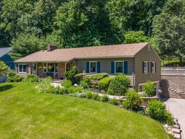 36 Leamoor Dr, Morris Plains, NJ 07950