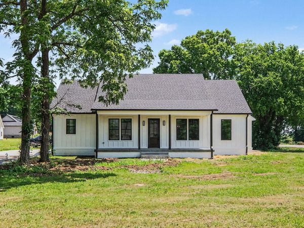 1798 Twin Caves Dr, Lewisburg, TN 37091