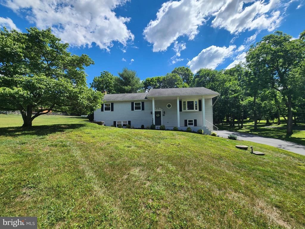 476 OLD STAGE ROAD, LEWISBERRY, PA 17339