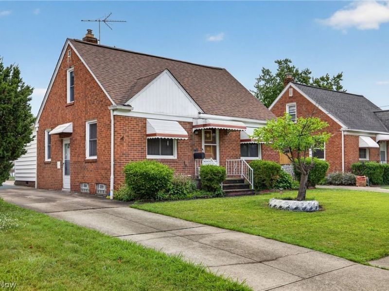 811 E 212th Street, Euclid, OH 44119 Photo 2